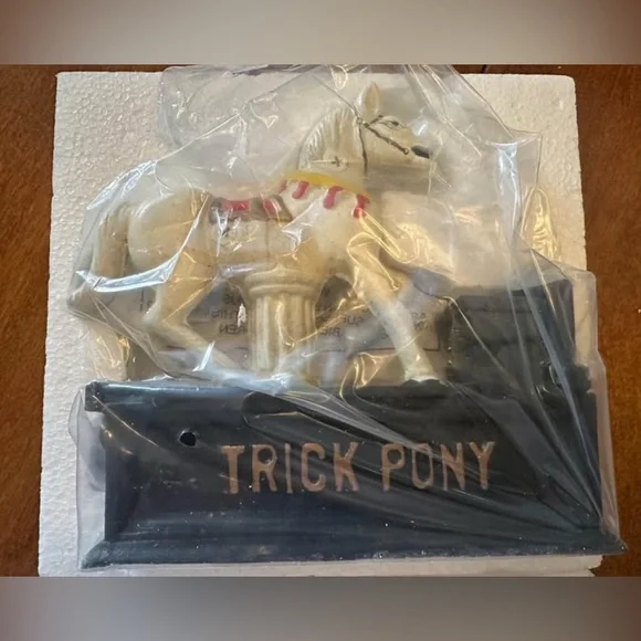 🆕 🎄 Classic Christmas Vintage Cast Iron Trick Pony Bank. New in box. Rare. - Picture 7 of 9